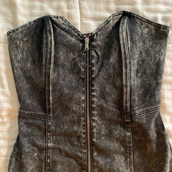 ❌SOLD❌  Betsey Johnson denim strapless dress - Picture 2 of 9